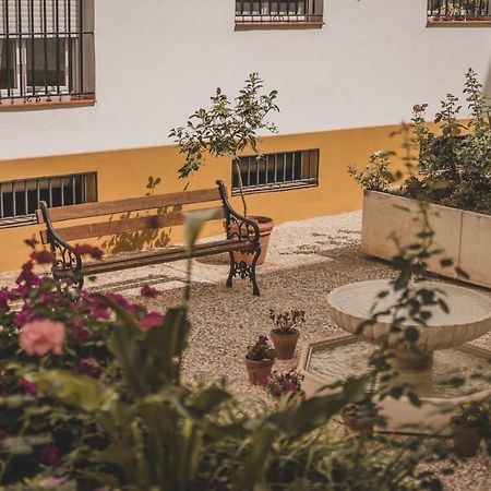 Apartamento Jardin De Santa Paula Sevilla Eksteriør billede